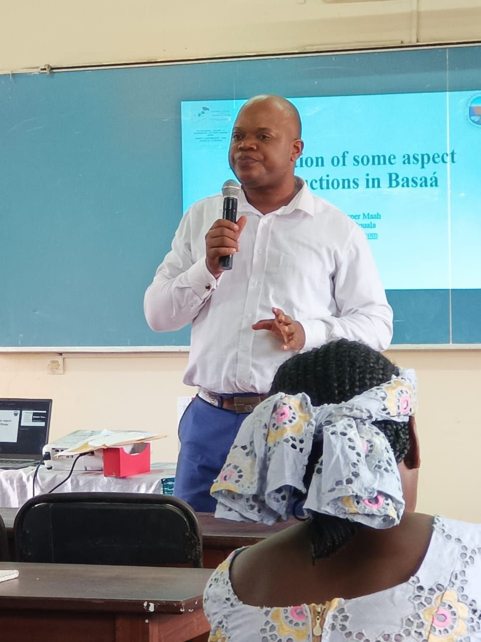 Dr Rodolphe Prosper Maah présentant ses travaux sur le basaá